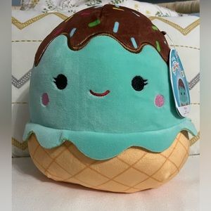 BNWT Maya the Ice cream Squishmallow 8”